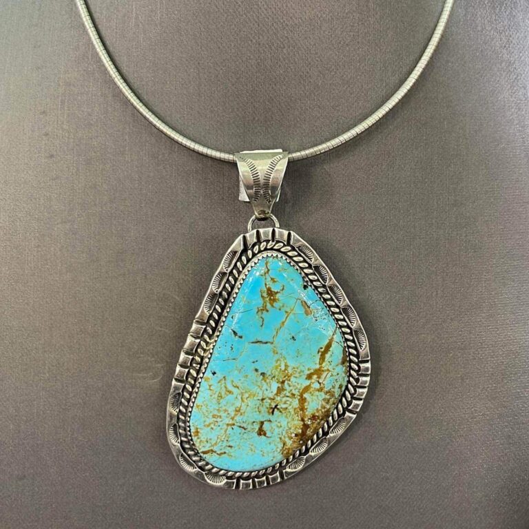 361101560 10230472543986342 2522174052933750835 n 768x768