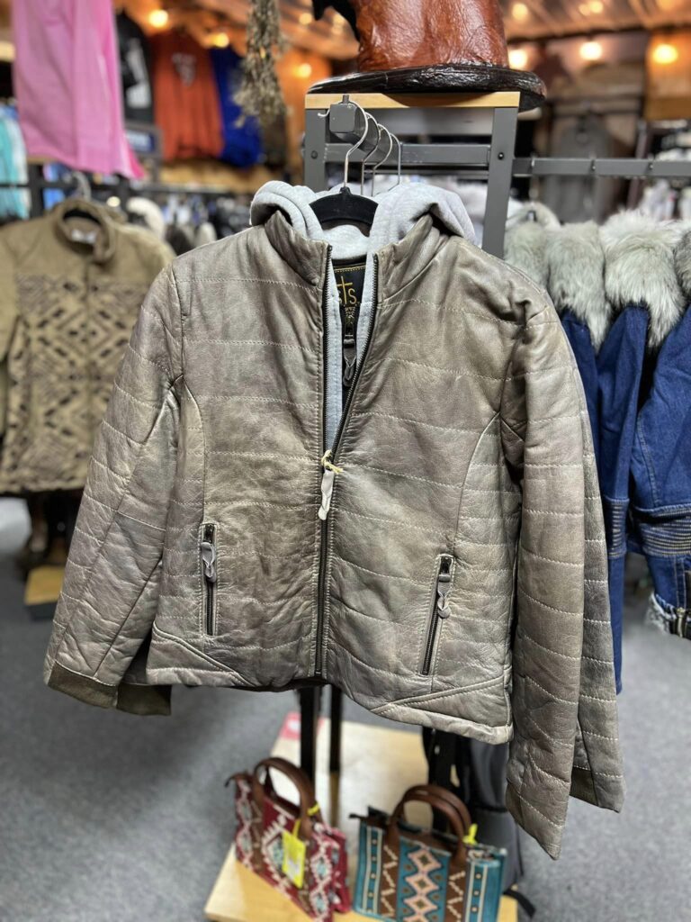 468887914 962179845932732 8154683587366746133 n 768x1024