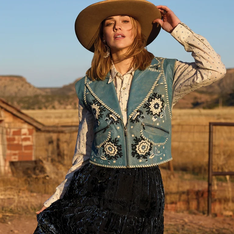 31 BossDaughterVest ChisholmTrailBandanaVelvet 8571 ret web 5000x.jpg